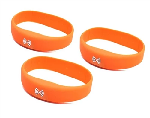 Braccialetto RFID in morbido silicone: indossabile intelligente, comodo, dure...